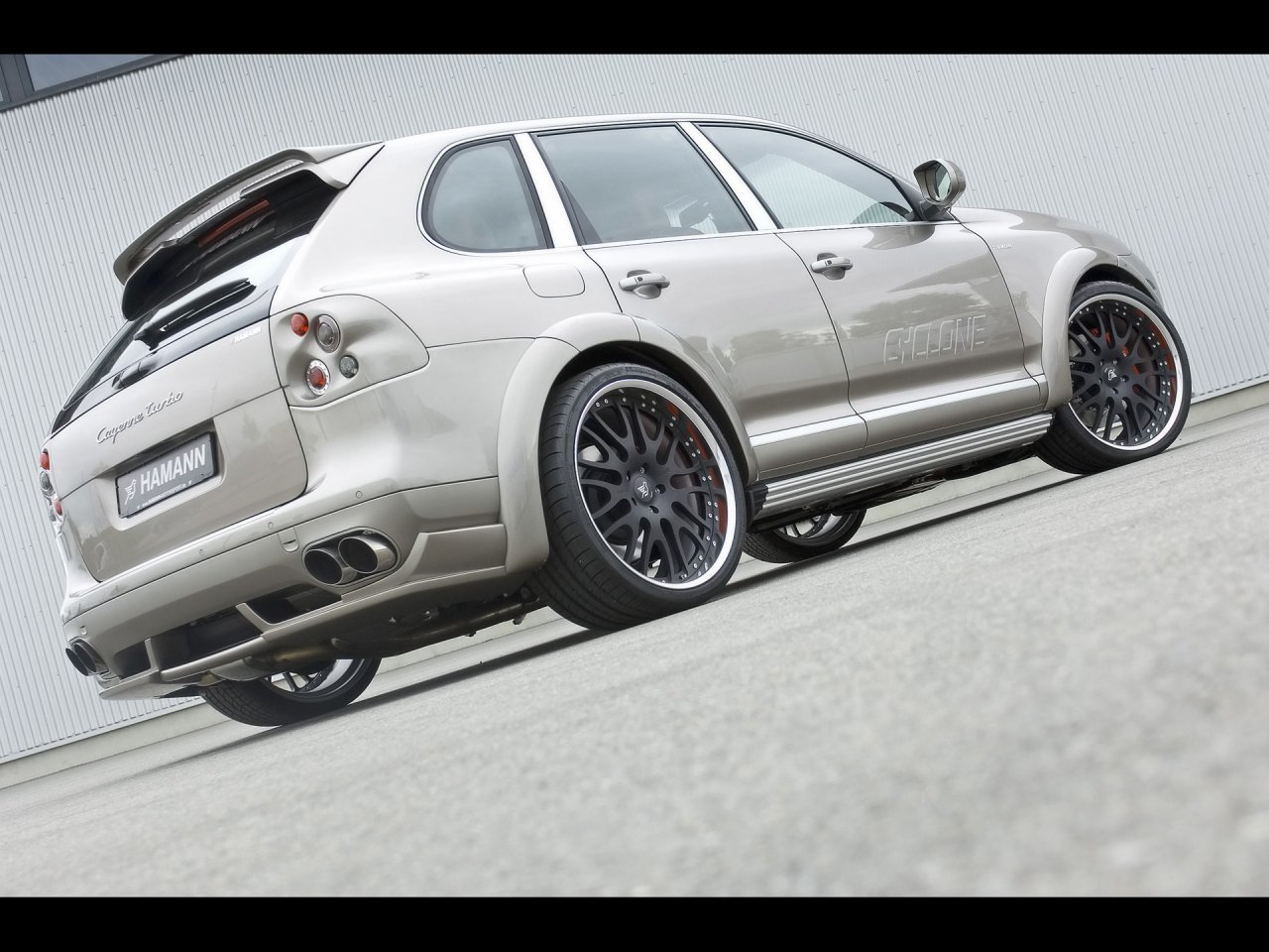 Foto: Hamann Porsche Cayenne Cyclone Rear And Passenger Side Tilt 2 (2008)