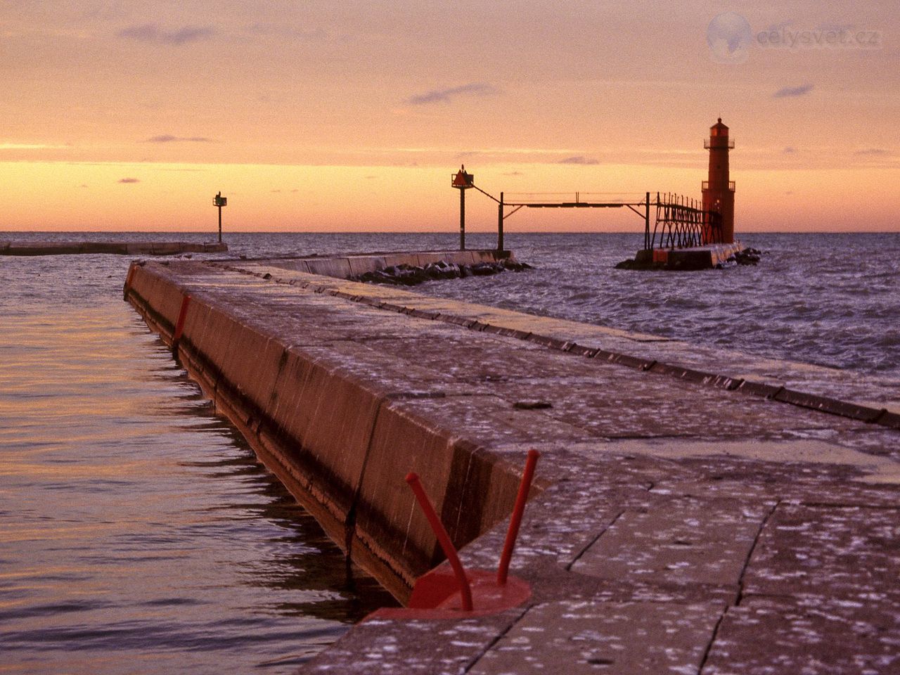 Foto: Algoma Pierhead Light At Sunset, Kewaunee County, Wisconsin