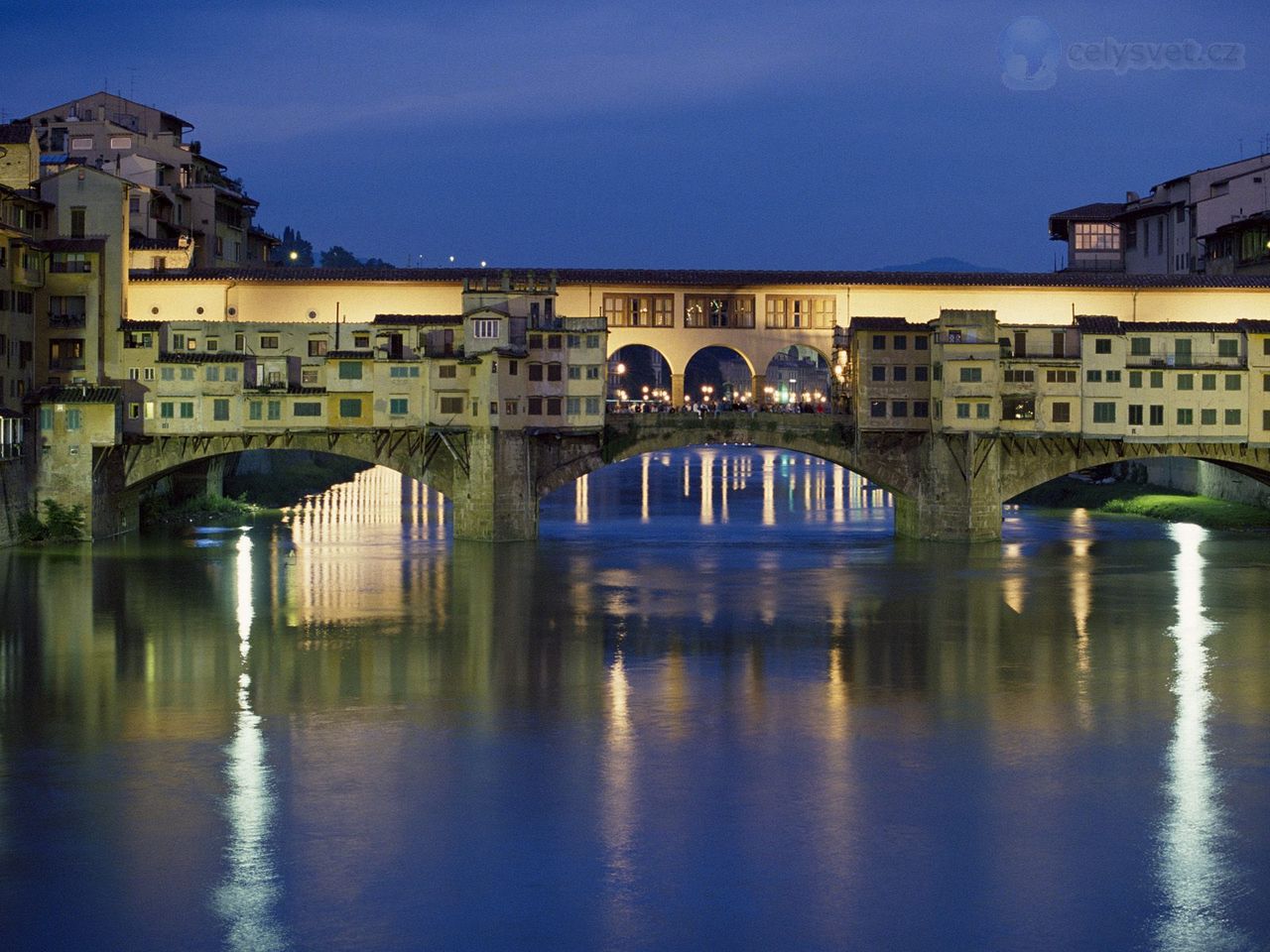 Foto: Ponte Vecchio Bridge Over The Arno River, Florence, Italy