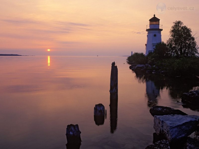 Foto: Cheboygan Range Light Silhouetted At Sunrise, Cheboygan, Michigan